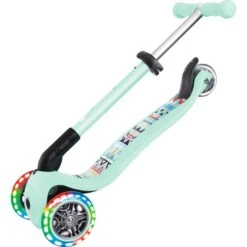 GLOBBER Junior Foldable Fantasy Lights, Scooter 22 GLOBBER Junior Foldable Fantasy Lights, Scooter -Playmobil Store GLOBBER Junior Foldable Fantasy Lights Scooter@@1818463 10