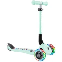 GLOBBER Junior Foldable Fantasy Lights, Scooter 18 GLOBBER Junior Foldable Fantasy Lights, Scooter -Playmobil Store GLOBBER Junior Foldable Fantasy Lights Scooter@@1818463 6