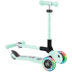 GLOBBER Junior Foldable Fantasy Lights, Scooter 19 GLOBBER Junior Foldable Fantasy Lights, Scooter -Playmobil Store GLOBBER Junior Foldable Fantasy Lights Scooter@@1818463 7
