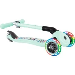 GLOBBER Junior Foldable Fantasy Lights, Scooter 20 GLOBBER Junior Foldable Fantasy Lights, Scooter -Playmobil Store GLOBBER Junior Foldable Fantasy Lights Scooter@@1818463 8