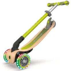 GLOBBER Primo Foldable Lights Mit Holzdeck, Scooter 11 GLOBBER Primo Foldable Lights Mit Holzdeck, Scooter -Playmobil Store GLOBBER Primo Foldable Lights mit Holzdeck Scooter@@1700186 3
