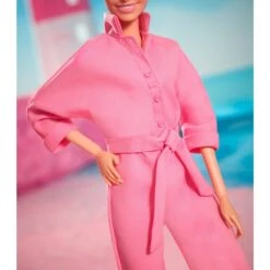 Mattel Barbie The Movie - Margot Robbie Als Barbie: Puppe Im Rosa Jumpsuit -Playmobil Store Mattel Barbie The Movie Margot Robbie als Barbie Puppe im rosa Jumpsuit@@1919788 5